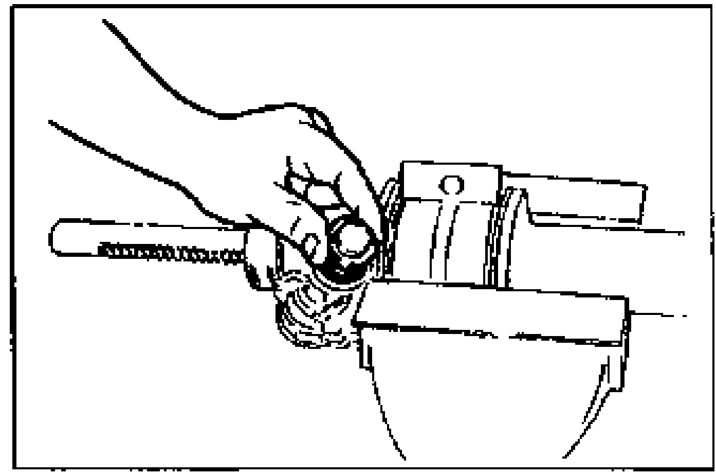 Line drawing of installing the lower bearing into the gear housing secured in a vise, applying ATF and pressing with the housing cover.
